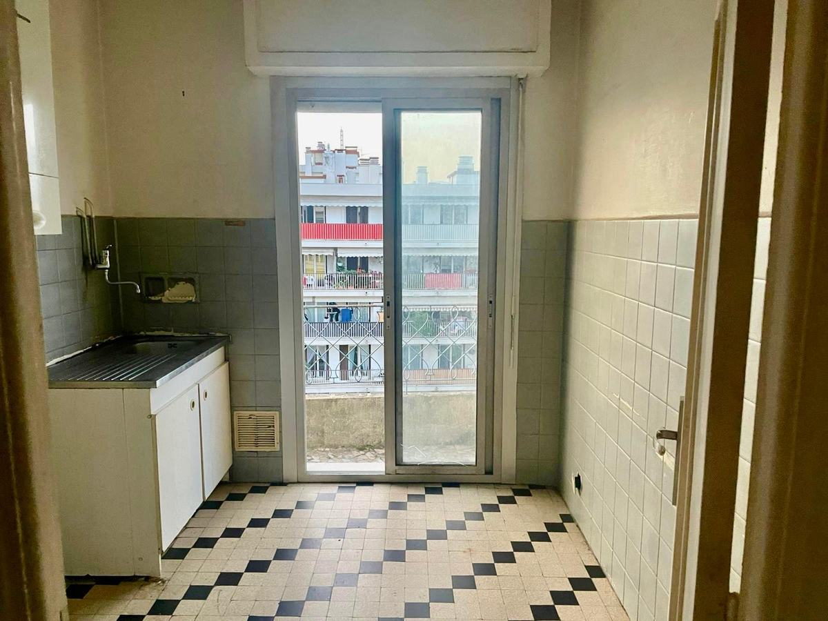 Cuisine avant travaux – studio Cassin à Nice Arénas